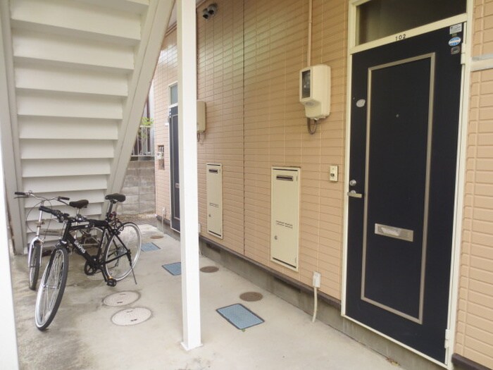 物件外観写真3　(エントランス部分)