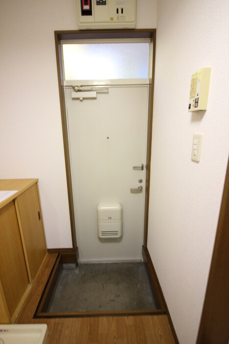 物件内観写真13　(玄関)