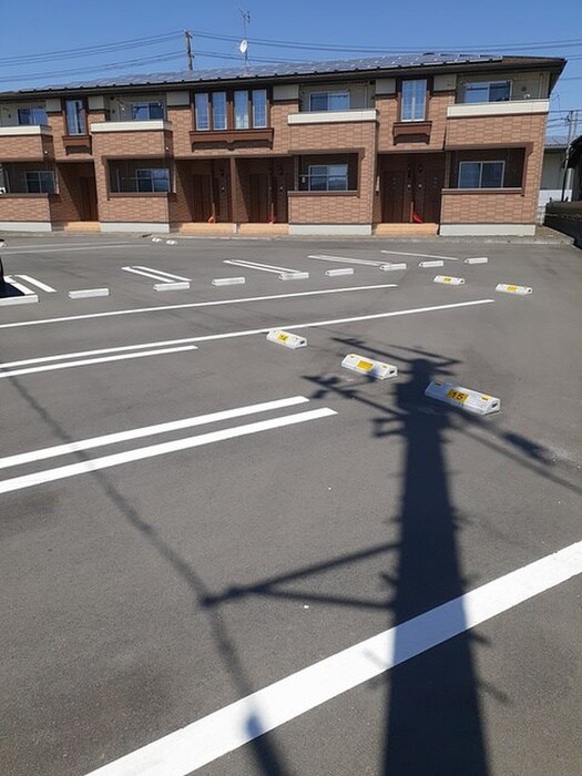 物件外観写真2　(駐車場)