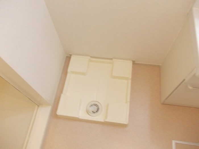 物件内観写真6　(洗濯機置場)