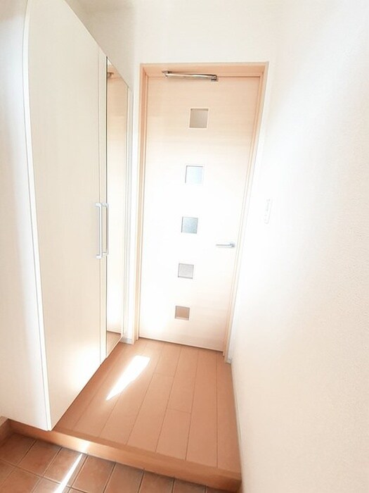 物件内観写真11　(玄関)
