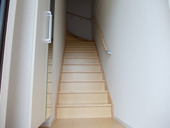 物件内観写真13　(玄関)