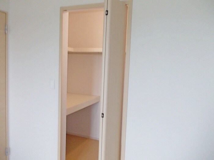 物件内観写真15　(収納)
