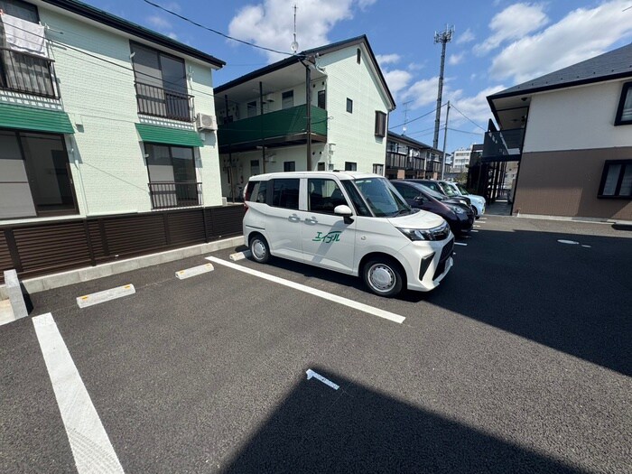 物件外観写真3　(駐車場)