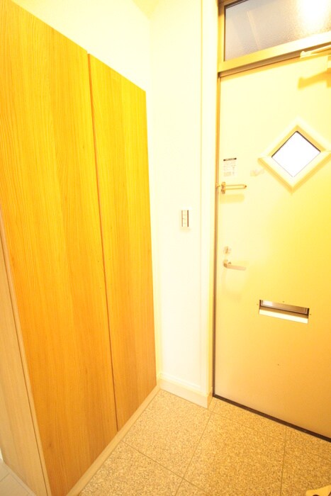 物件内観写真8　(玄関)