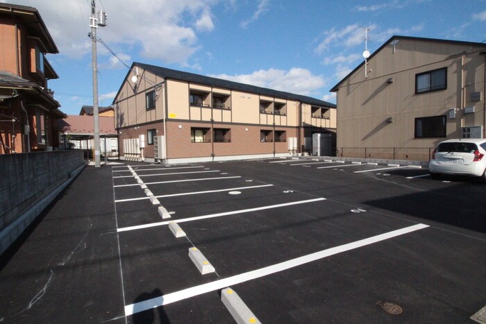 物件外観写真4　(駐車場)