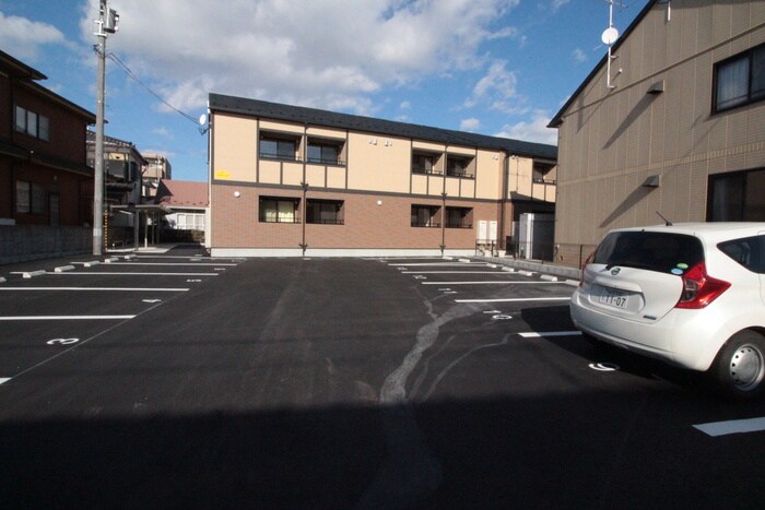 物件外観写真6　(駐車場)