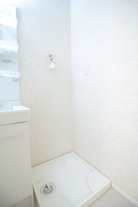 物件内観写真12　(洗濯機置場)