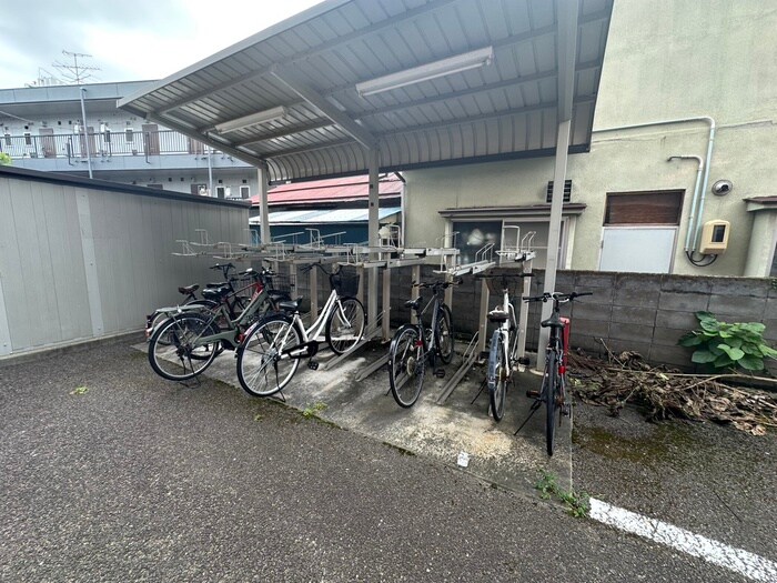 物件外観写真4　(駐輪場)
