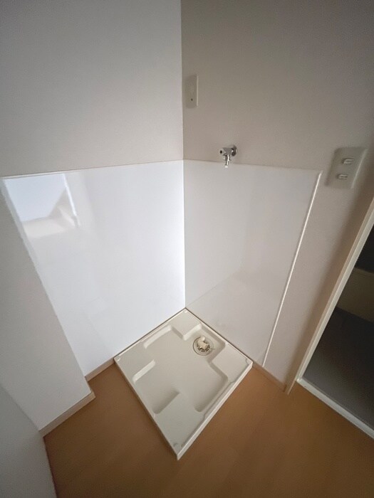 物件内観写真14　(洗濯機置場)