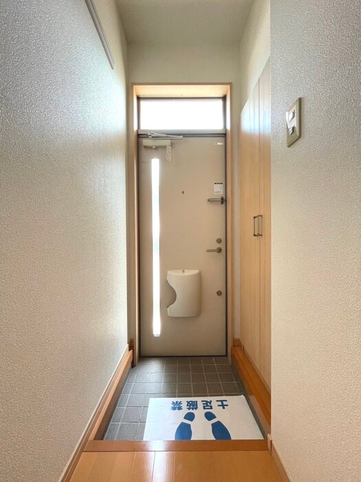 物件内観写真16　(玄関)