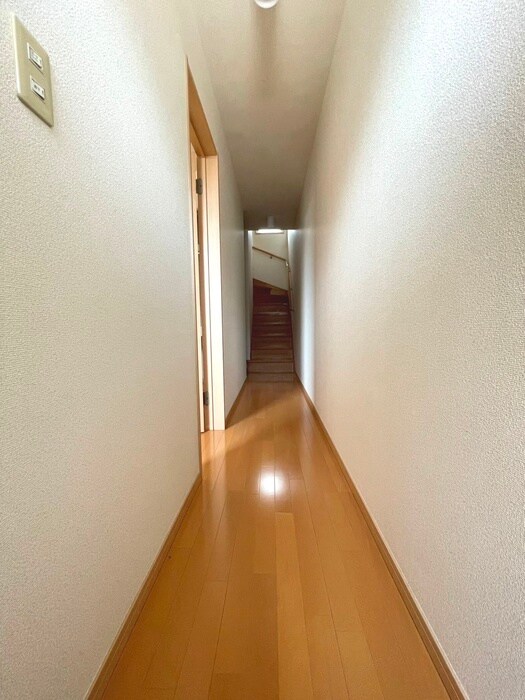 物件内観写真17　(廊下)