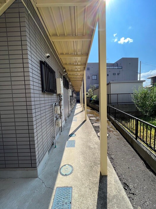 物件外観写真4　(エントランス部分)