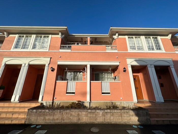 物件外観写真6　(エントランス部分)