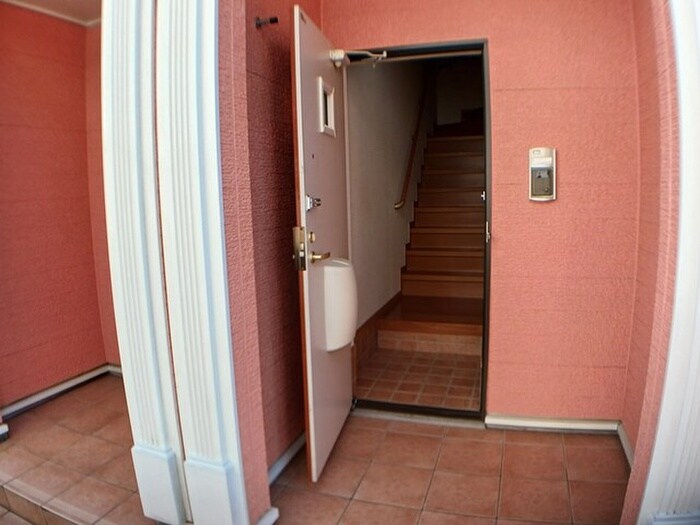 物件内観写真16　(玄関)