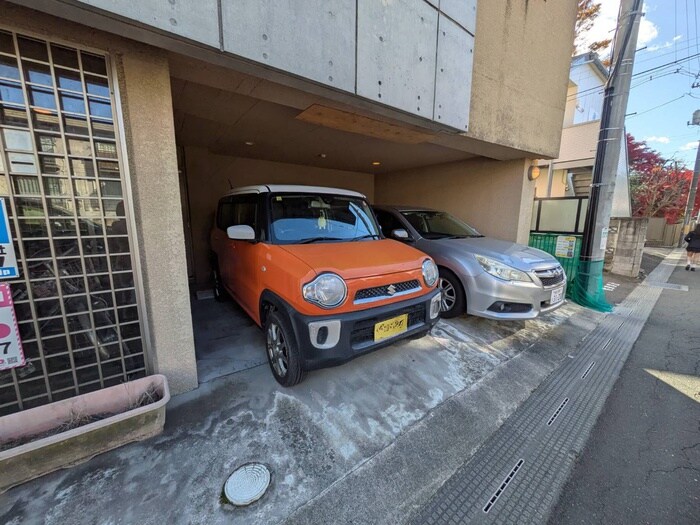 物件外観写真5　(駐車場)