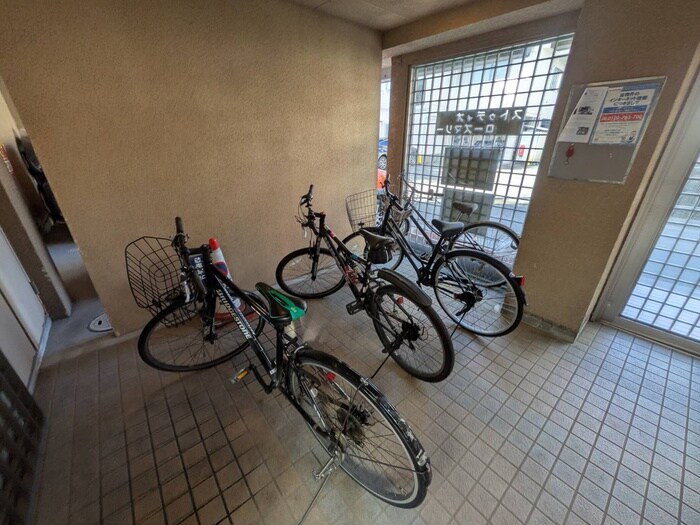 物件外観写真6　(駐輪場)