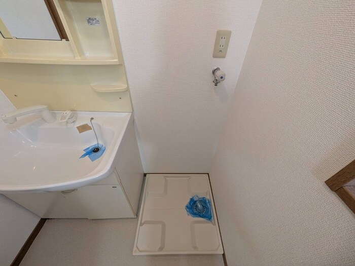 物件内観写真15　(洗濯機置場)