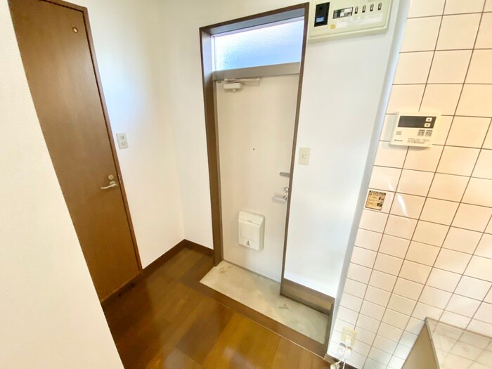 物件内観写真19　(玄関)