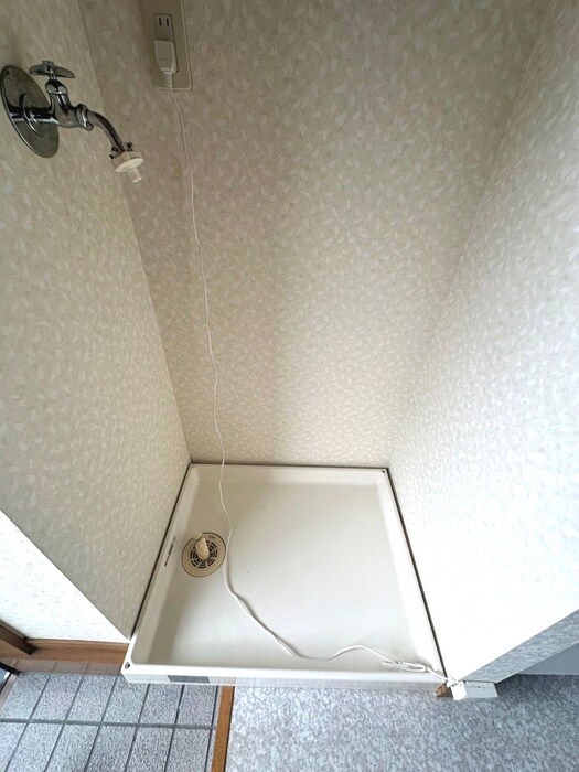 物件内観写真15　(洗濯機置場)