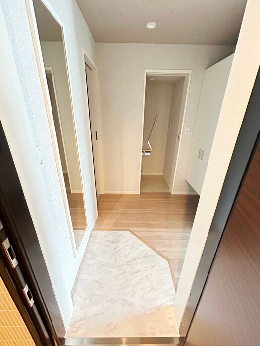 物件内観写真17　(玄関)