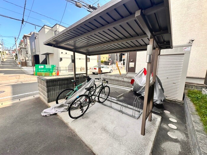 物件外観写真6　(駐輪場)