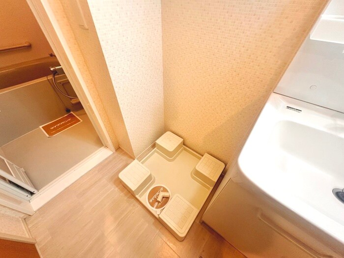 物件内観写真16　(洗濯機置場)