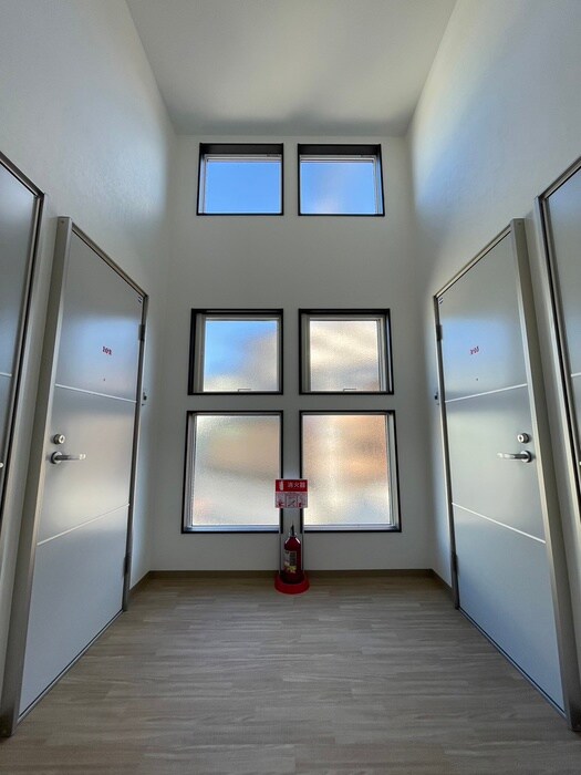 物件外観写真2　(エントランス部分)