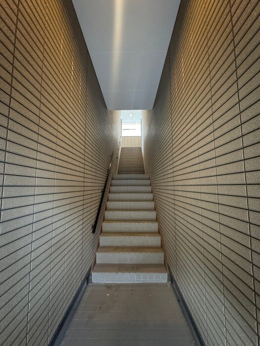 物件外観写真5　(エントランス部分)