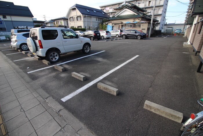 物件外観写真5　(駐車場)