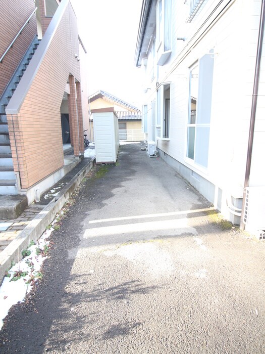 物件外観写真3　(駐車場)