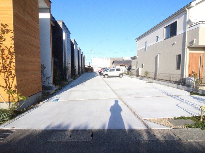 物件外観写真5　(駐車場)