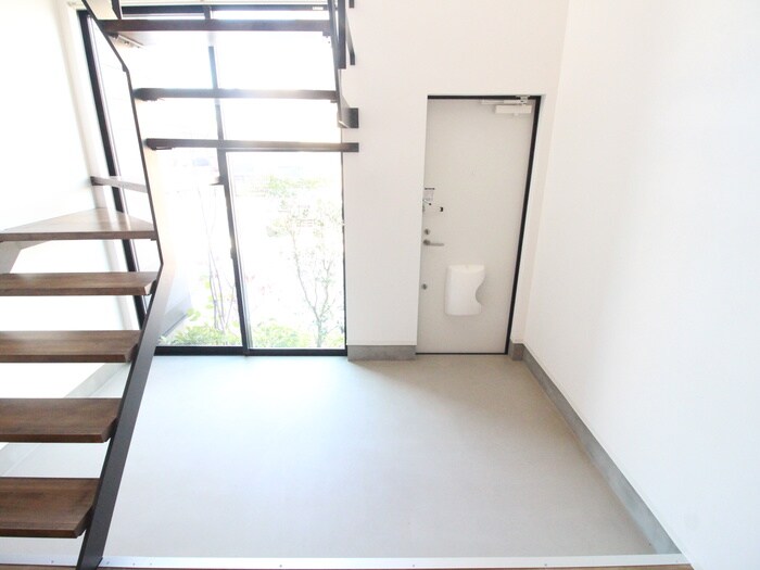 物件内観写真14　(玄関)