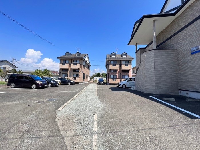 物件外観写真4　(エントランス部分)