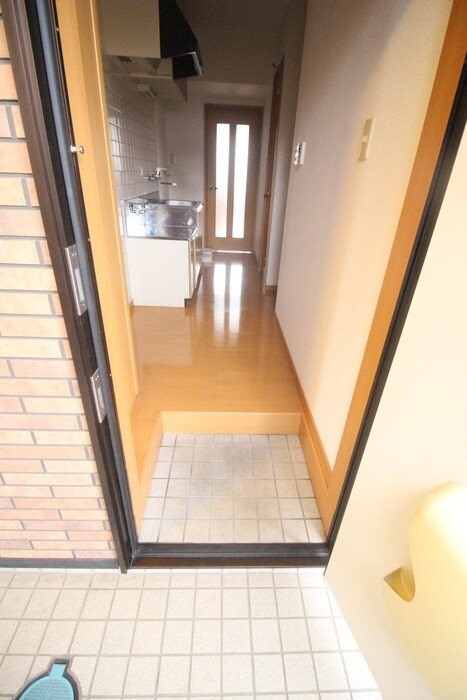 物件内観写真16　(玄関)