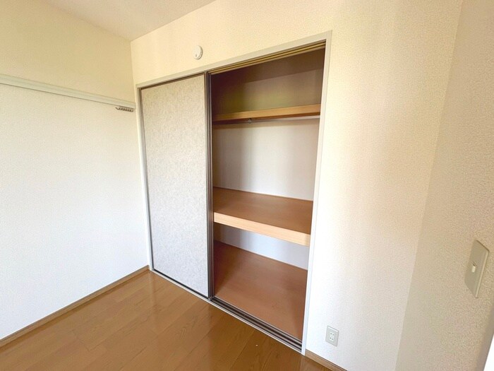 物件内観写真12　(収納)