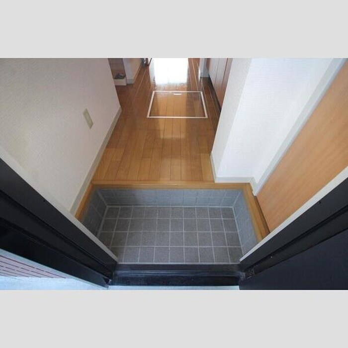 物件内観写真11　(玄関)