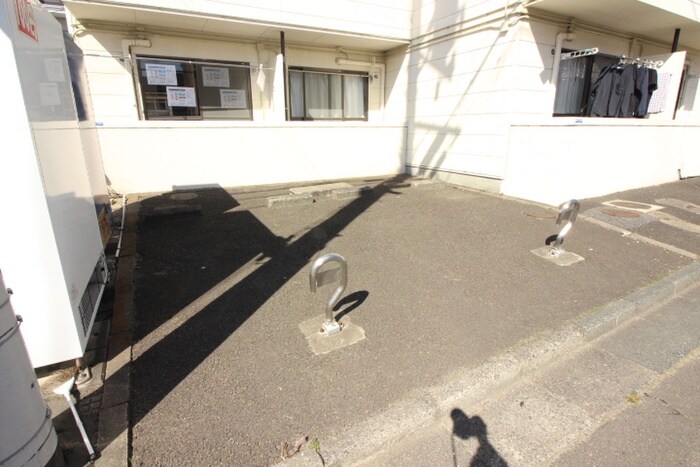 物件外観写真3　(駐車場)