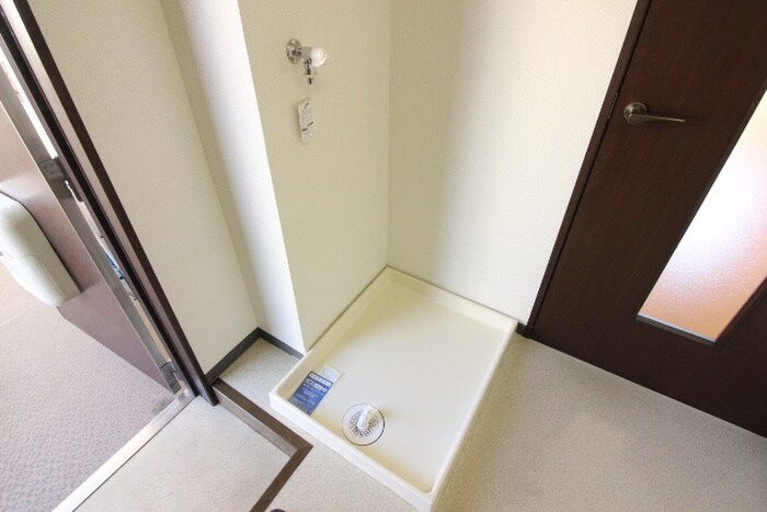 物件内観写真10　(洗濯機置場)