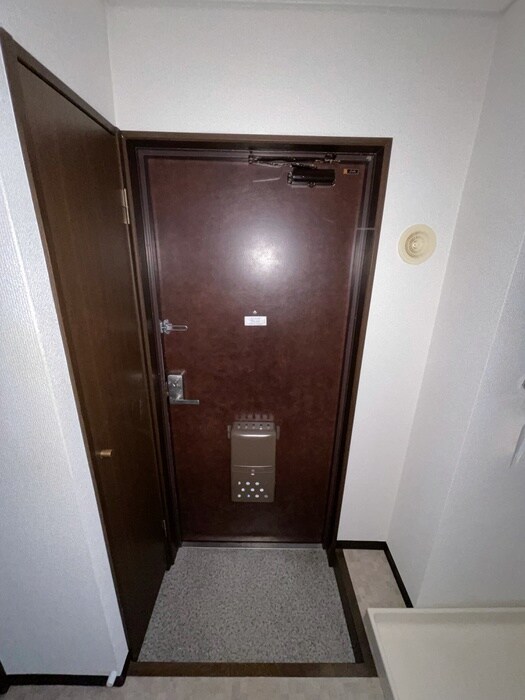 物件内観写真11　(玄関)