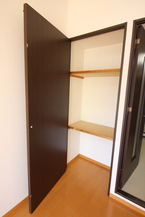 物件内観写真12　(収納)