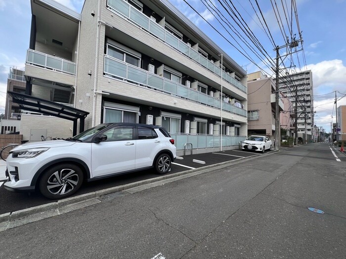 物件外観写真4　(駐車場)