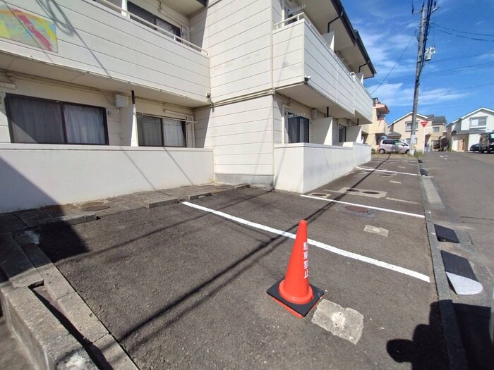 物件外観写真2　(駐車場)