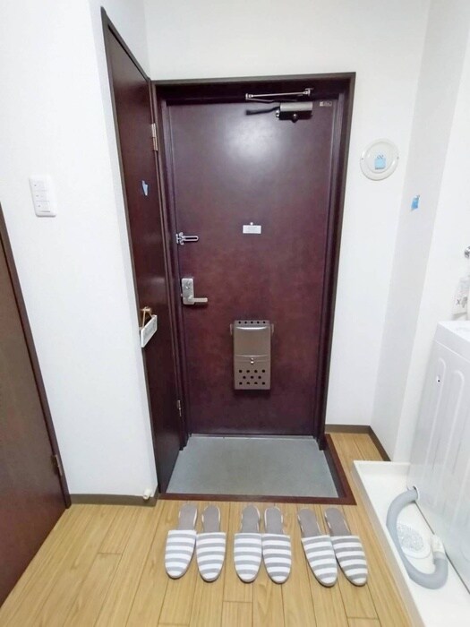 物件内観写真18　(玄関)