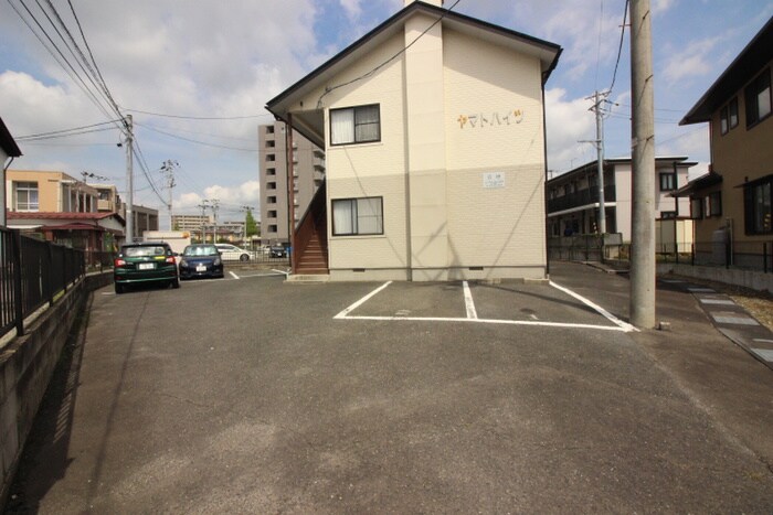 物件外観写真3　(駐車場)