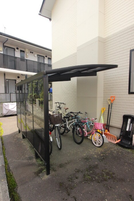 物件外観写真5　(駐輪場)