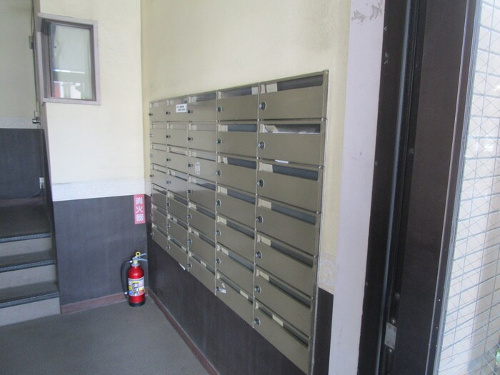 物件外観写真5　(エントランス部分)