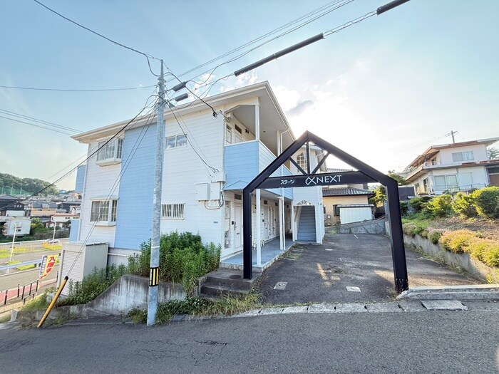 物件外観写真2　(エントランス部分)