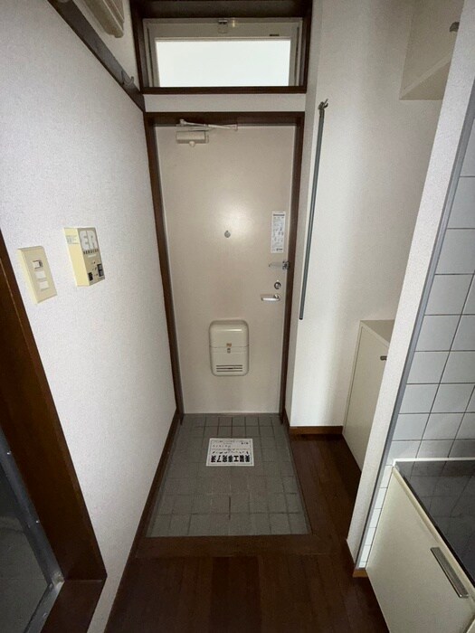 物件内観写真13　(玄関)