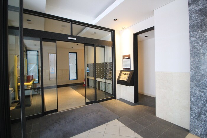 物件外観写真4　(エントランス部分)